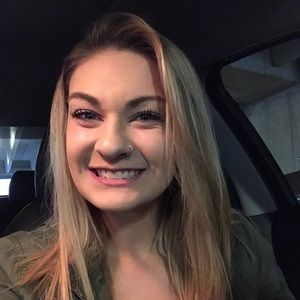 Meet your Posher, Alicia